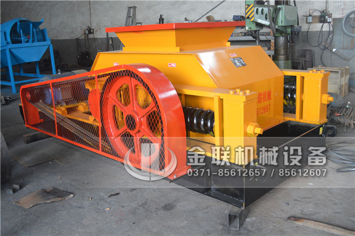 強(qiáng)力破碎機(jī)是靠什么工作的，有哪些注意事項？