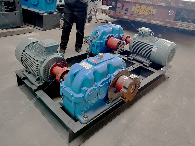 2PG800X600對輥破碎機(jī)發(fā)貨圖片_發(fā)往重慶_鵝卵石制砂