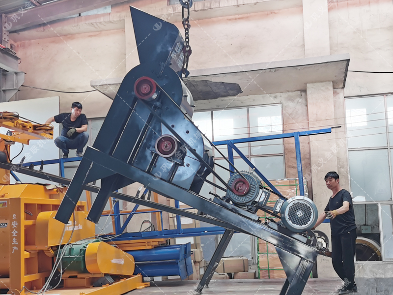 小型雙級粉碎機生產(chǎn)線發(fā)貨圖片_發(fā)往山東煙臺_粉碎青石