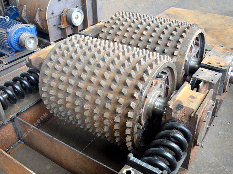 煤矸石雙齒輥破碎機產(chǎn)能多少？多少錢？