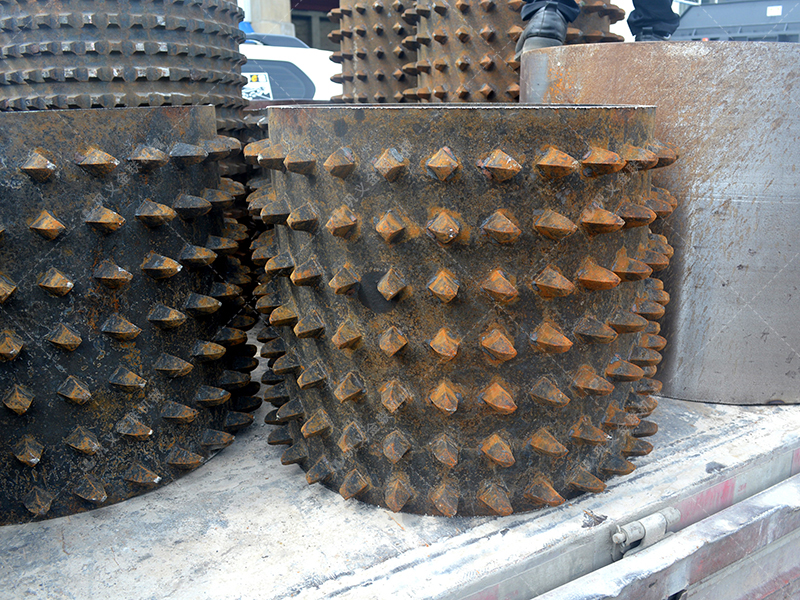 建筑垃圾回收難？雙齒輥破碎機(jī)為何能輕松“消化”不規(guī)則物料？